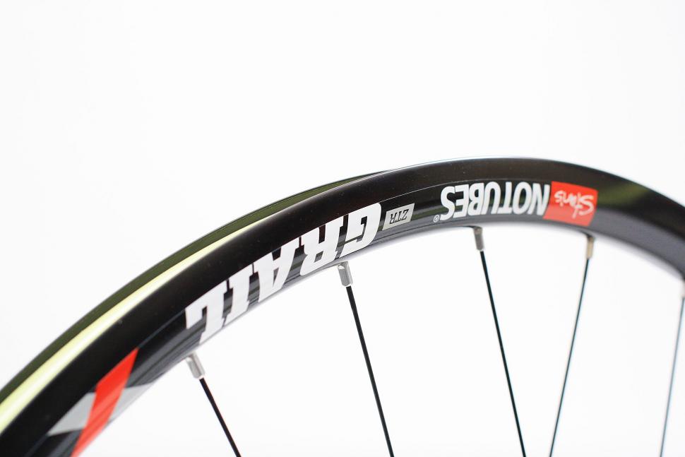 人気商品 NOTUBES Stan's 新品 GRAIL 28H 2本セット ZTR パーツ ...